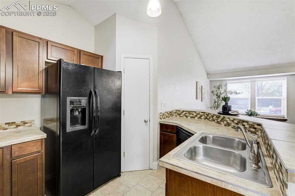 Image 14 of 48: Kitchen