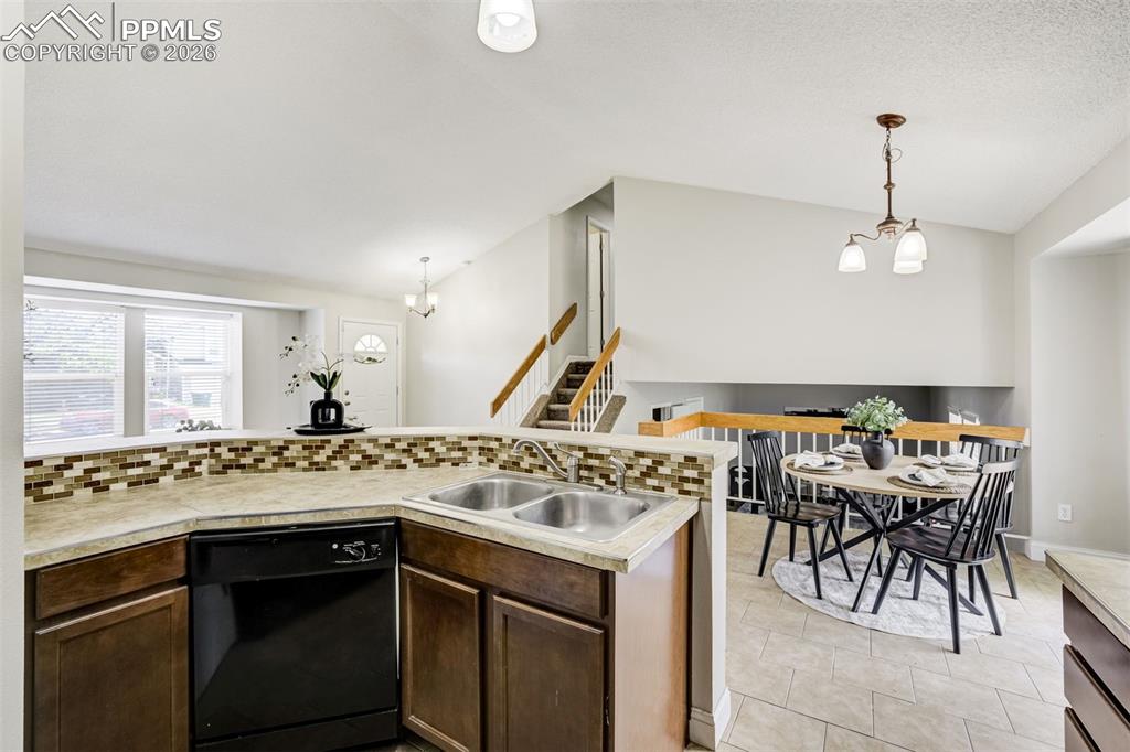 Image 15 of 48: Kitchen