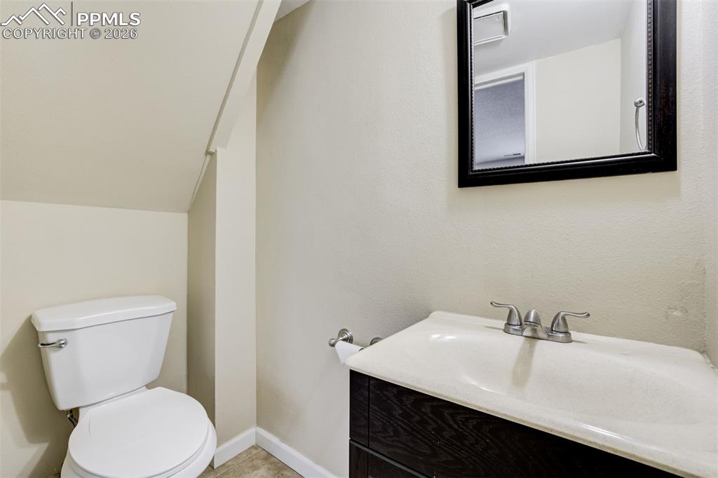Image 37 of 48: Bathroom