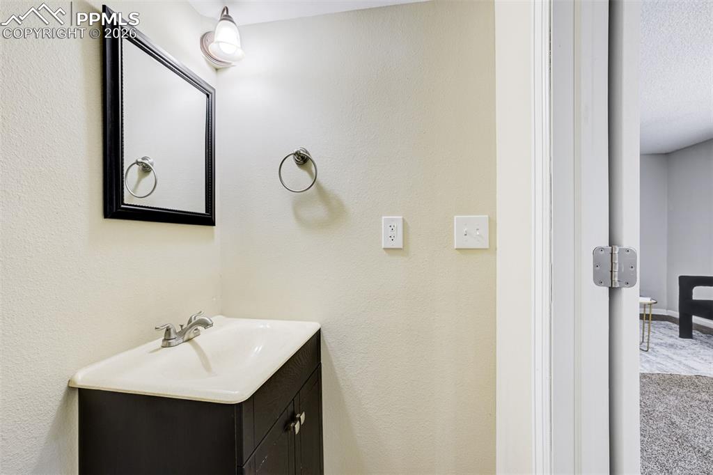 Image 38 of 48: Bathroom