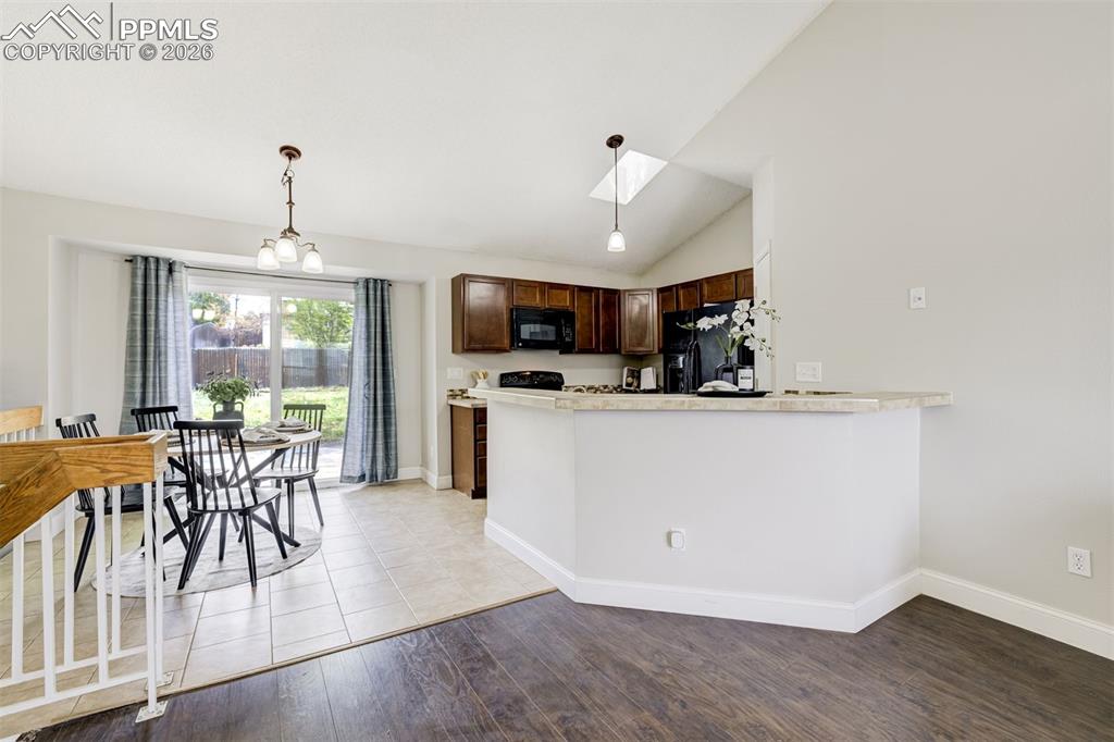 Image 9 of 48: Kitchen