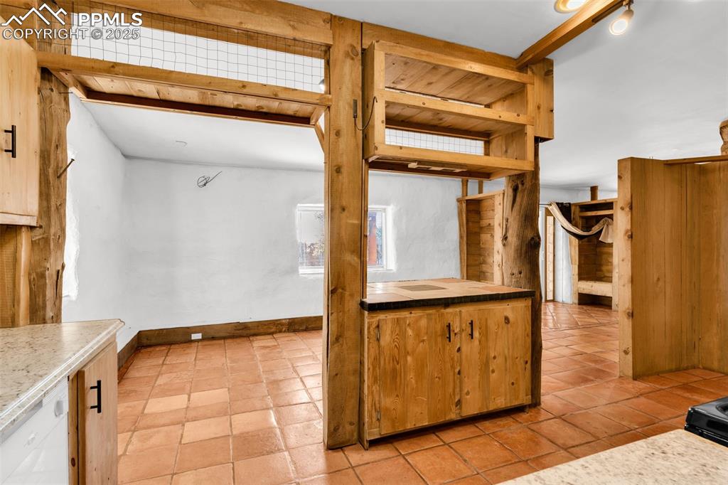 Image 12 of 46: Kitchen