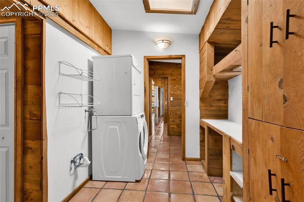 Image 14 of 46: Laundry