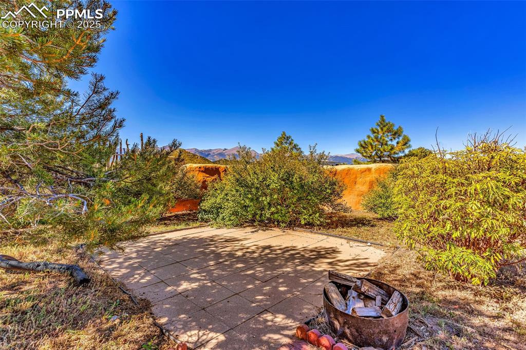 Image 38 of 46: Yard