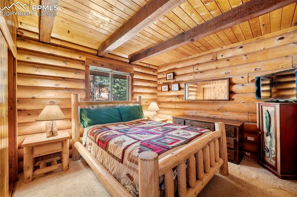 Image 14 of 34: Bedroom