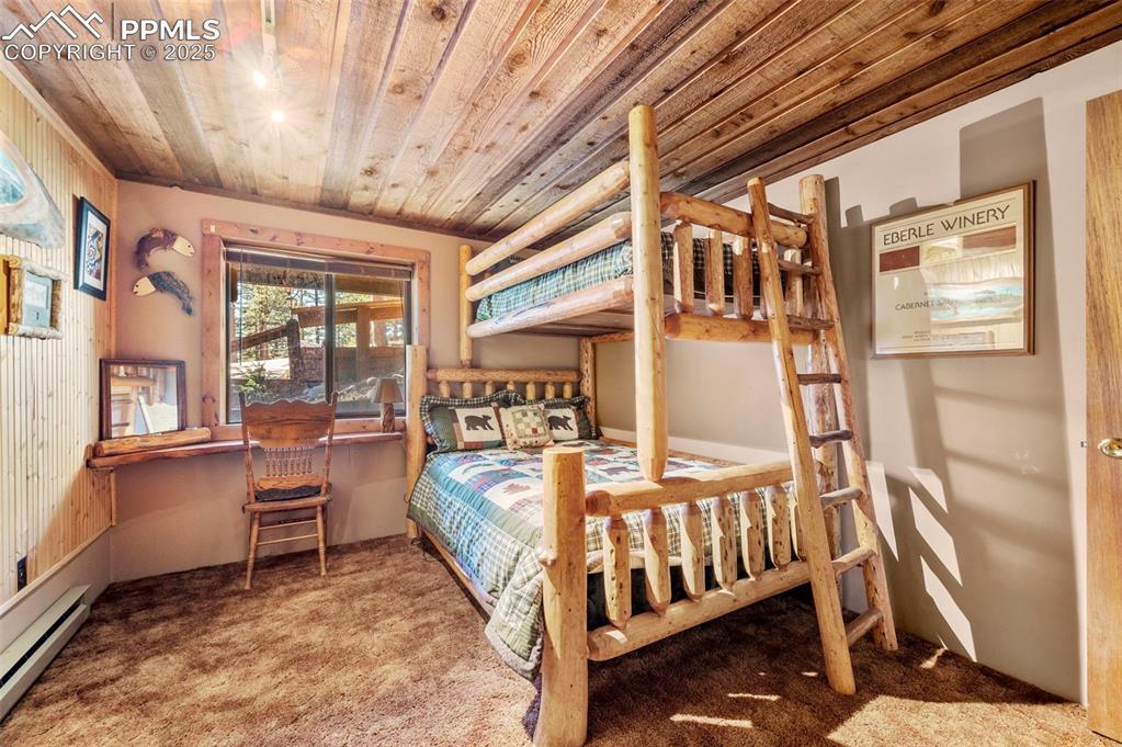 Image 20 of 34: Bedroom