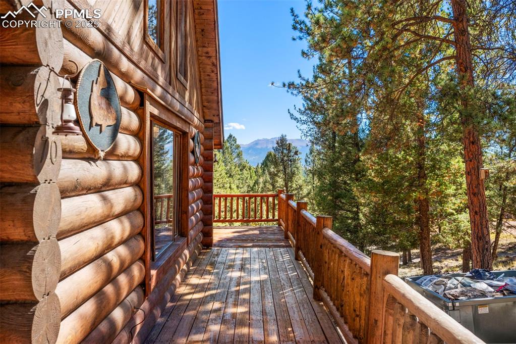 Image 22 of 34: Deck