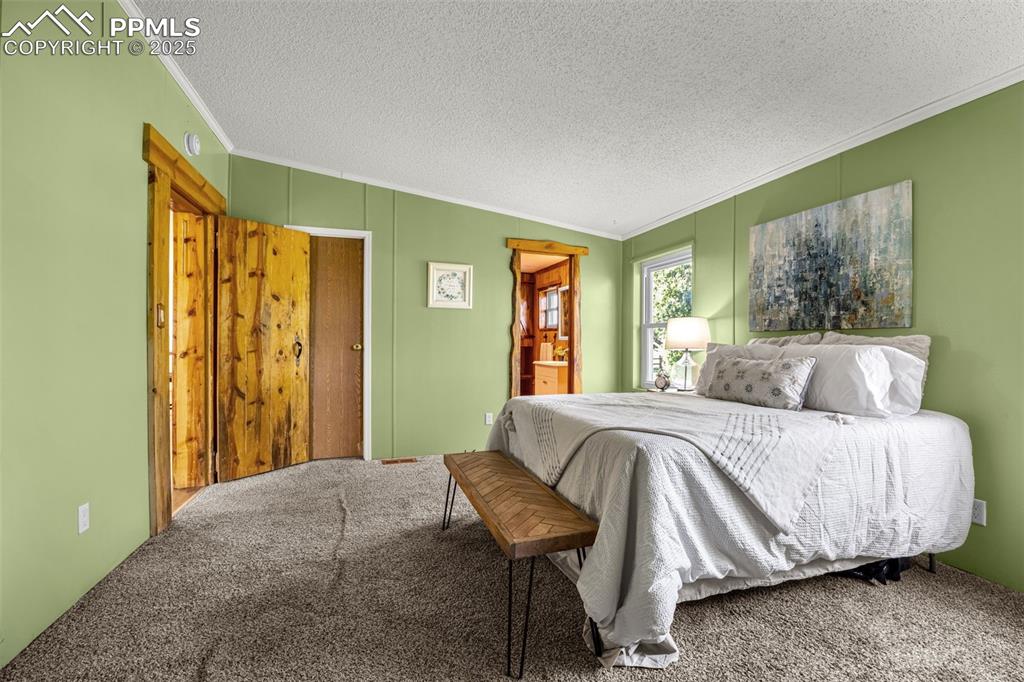 Image 14 of 36: Bedroom