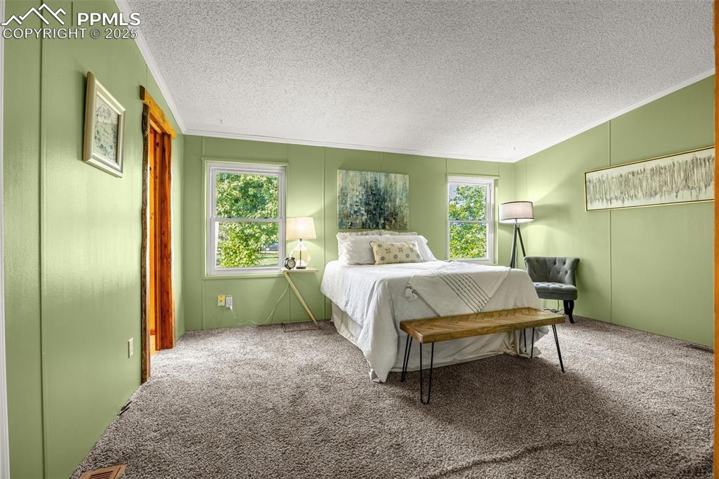 Image 15 of 36: Bedroom