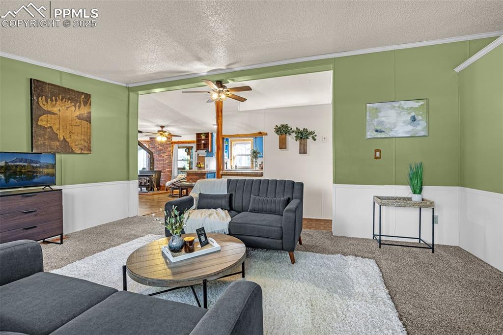 Image 5 of 36: Living Room