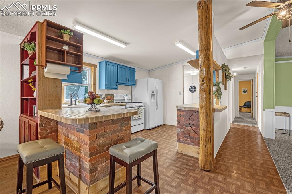Image 6 of 36: Kitchen