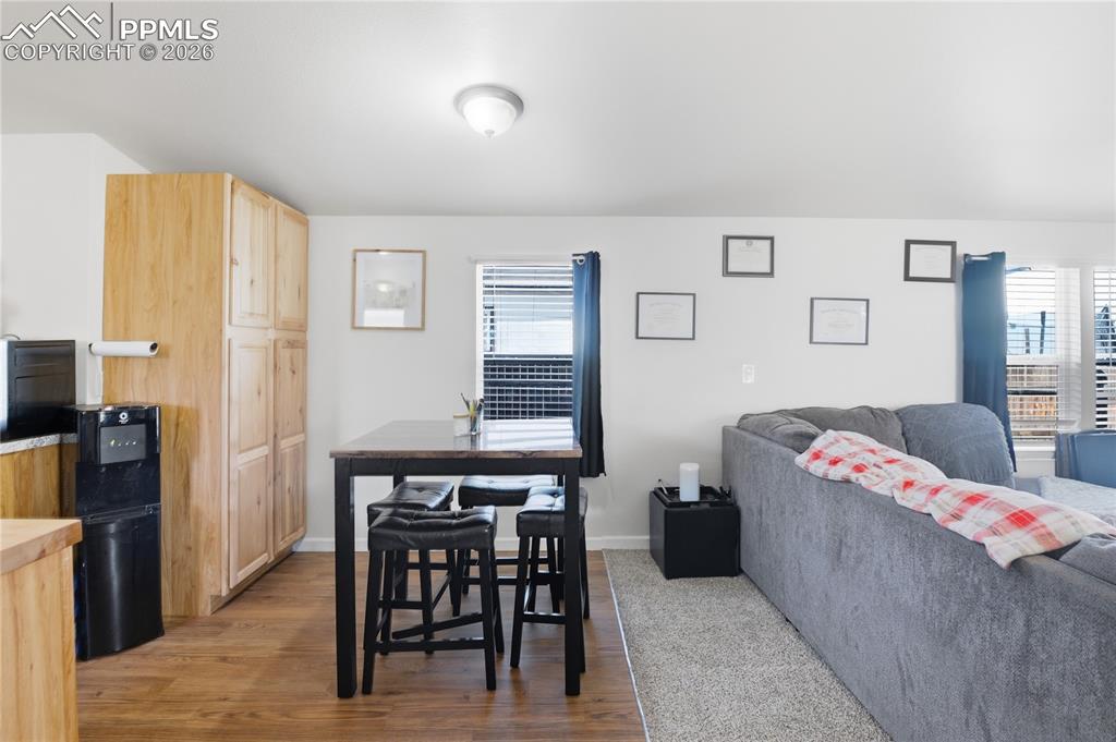 Image 10 of 25: Dining Area