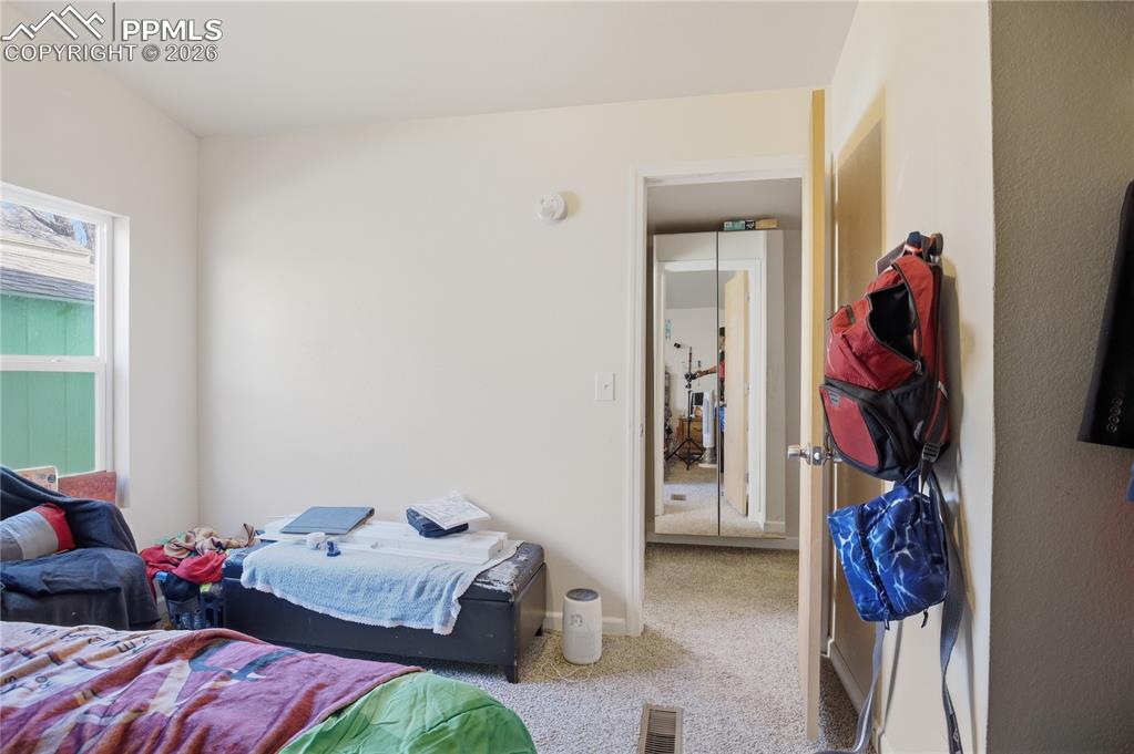 Image 13 of 25: Bedroom