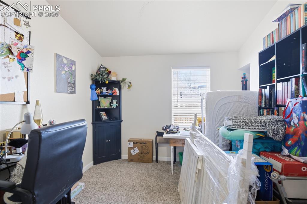 Image 14 of 25: Office