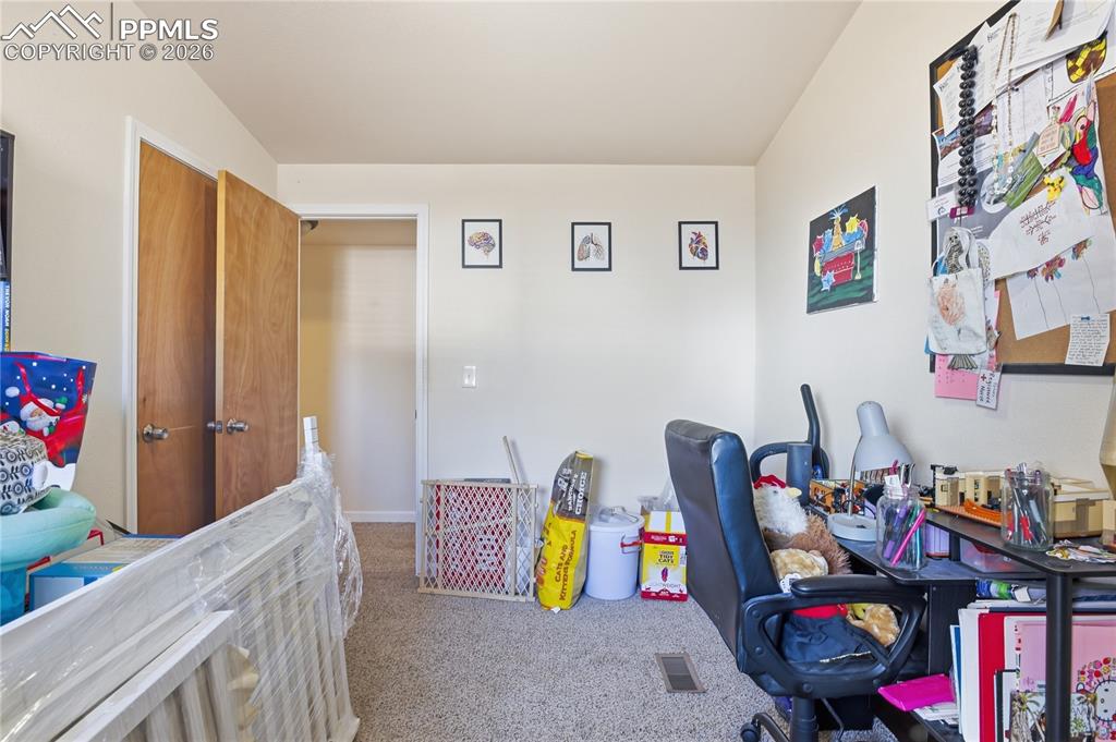 Image 15 of 25: Office