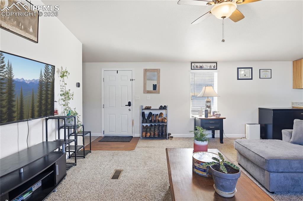 Image 7 of 25: Living Room