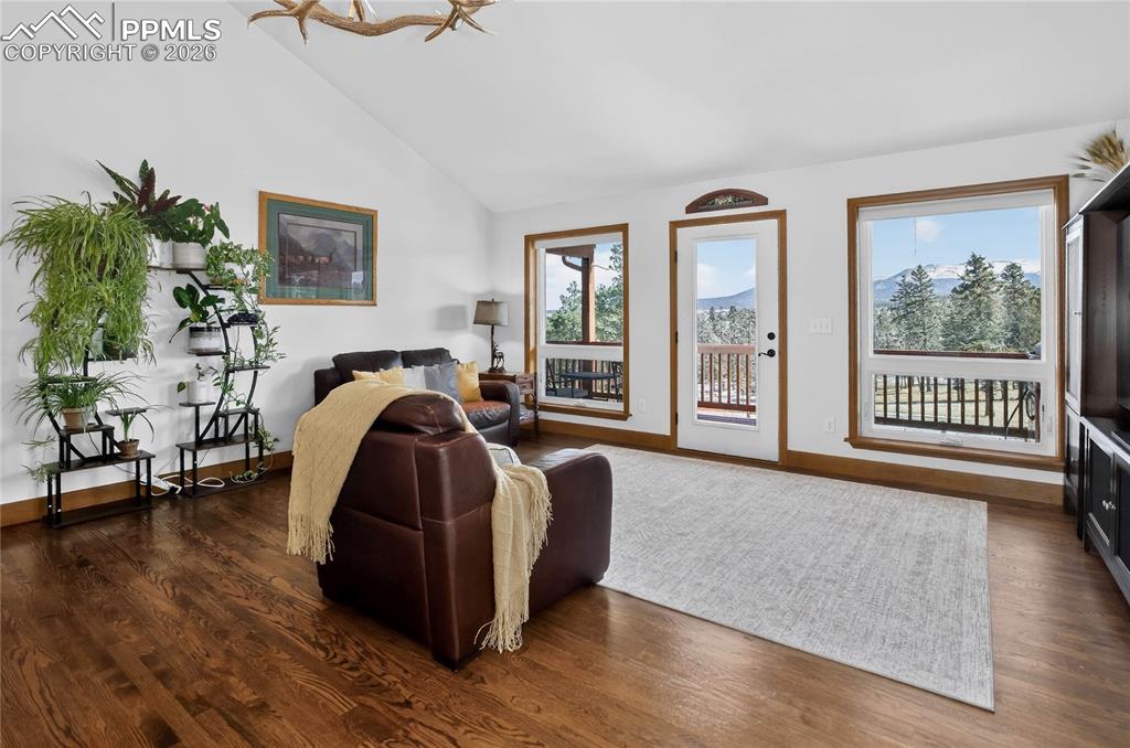 Image 13 of 50: Living Room