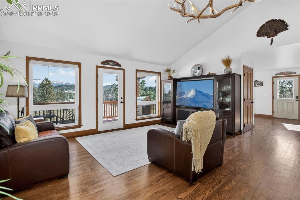 Image 14 of 50: Living Room