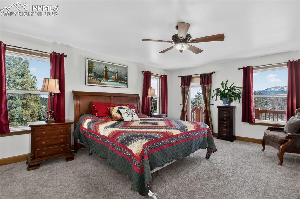 Image 16 of 50: Bedroom