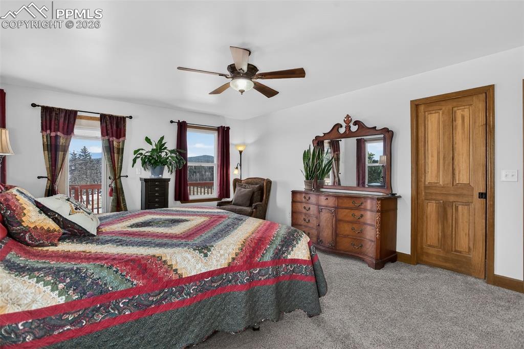 Image 17 of 50: Bedroom