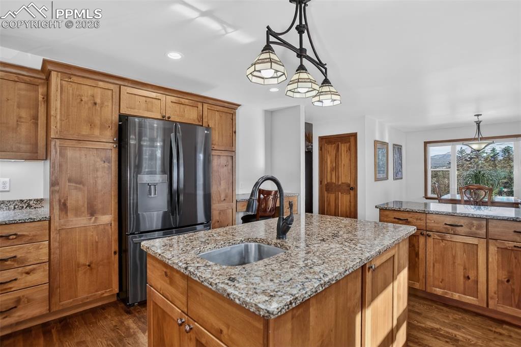 Image 9 of 50: Kitchen