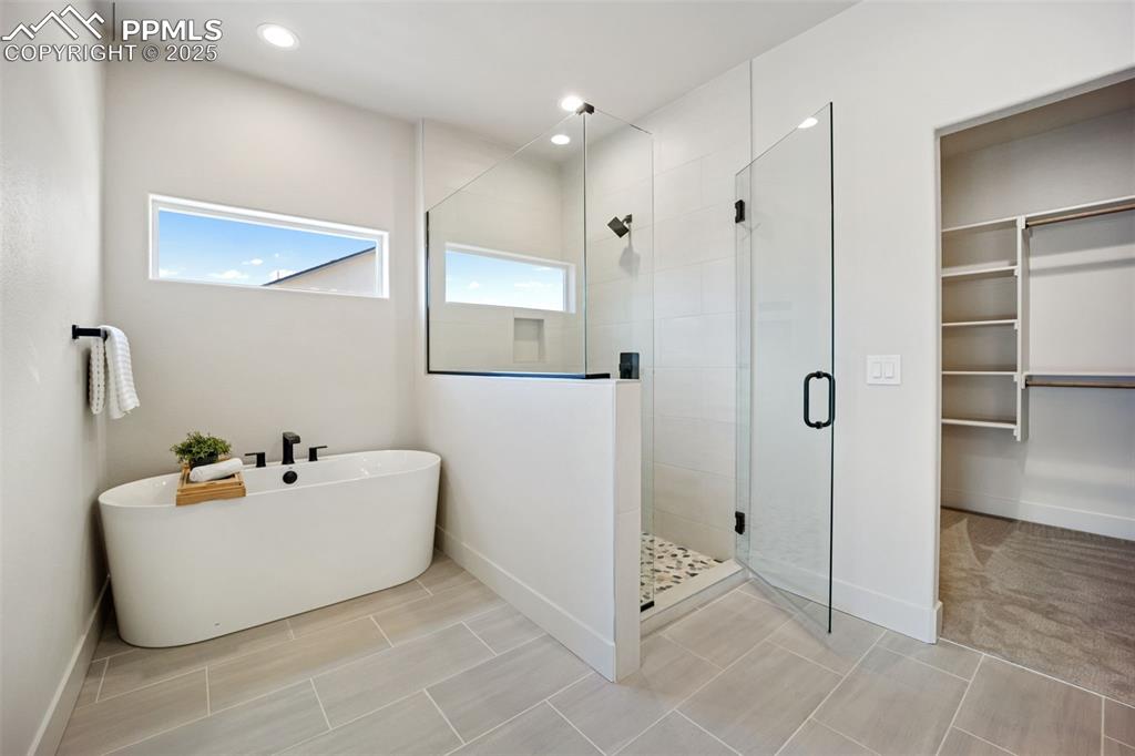 Image 15 of 38: Bathroom