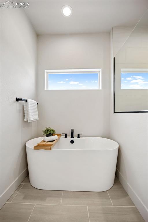 Image 16 of 38: Bathroom