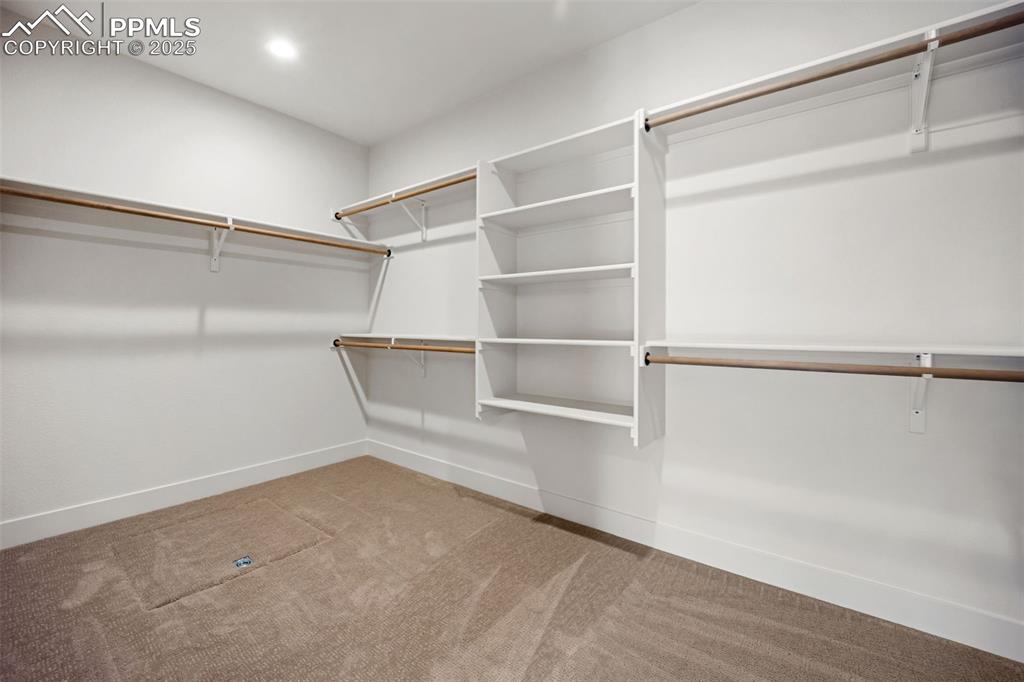 Image 19 of 38: Closet