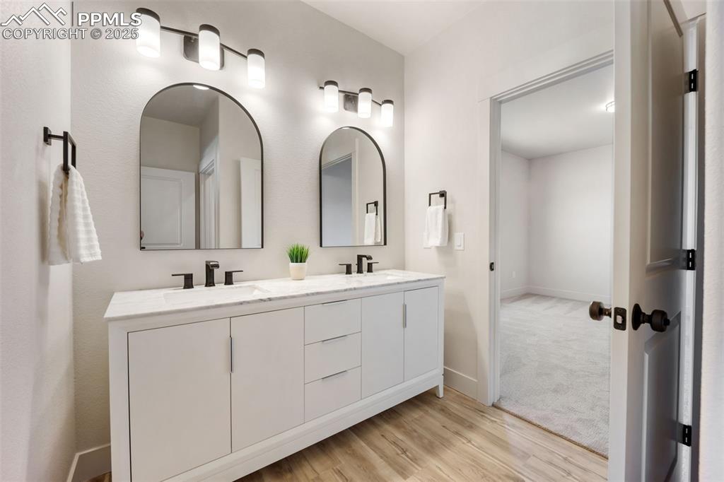 Image 25 of 38: Bathroom