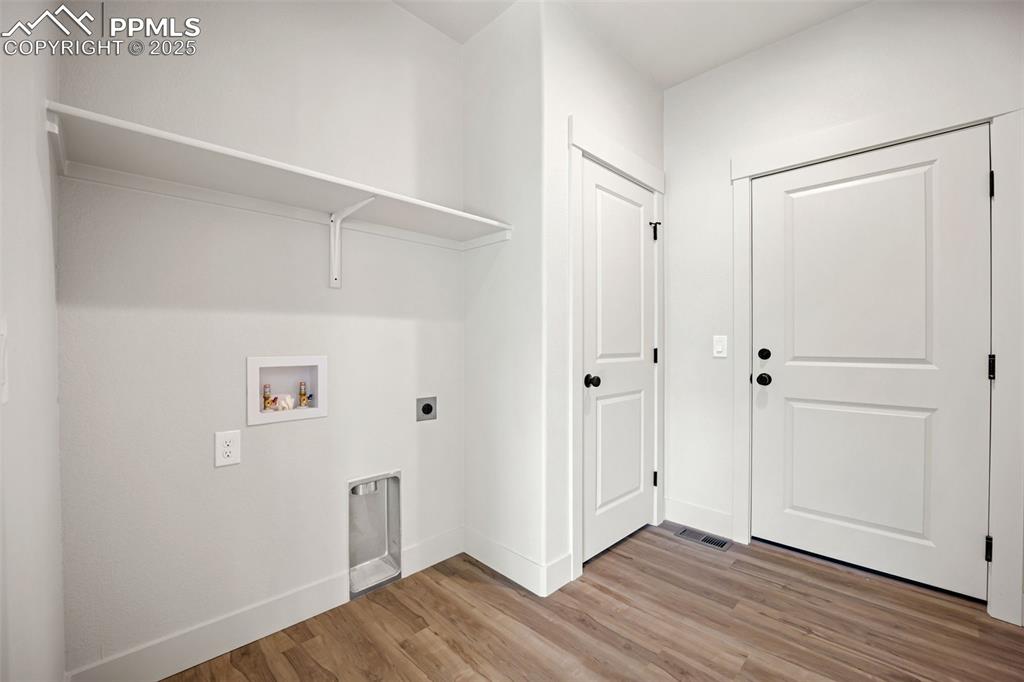 Image 29 of 38: Laundry