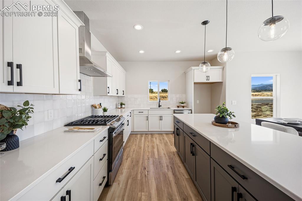 Image 3 of 38: Kitchen