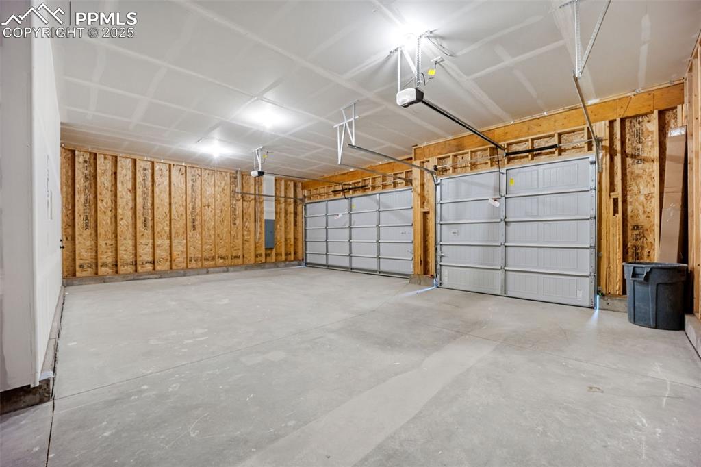 Image 30 of 38: Garage