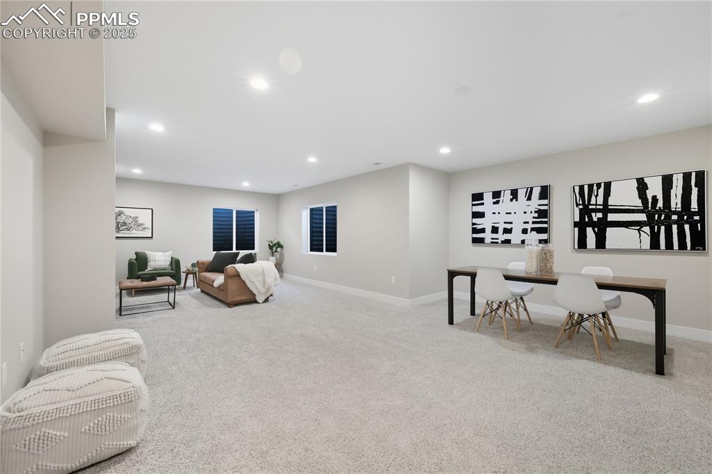 Image 29 of 40: Family Room