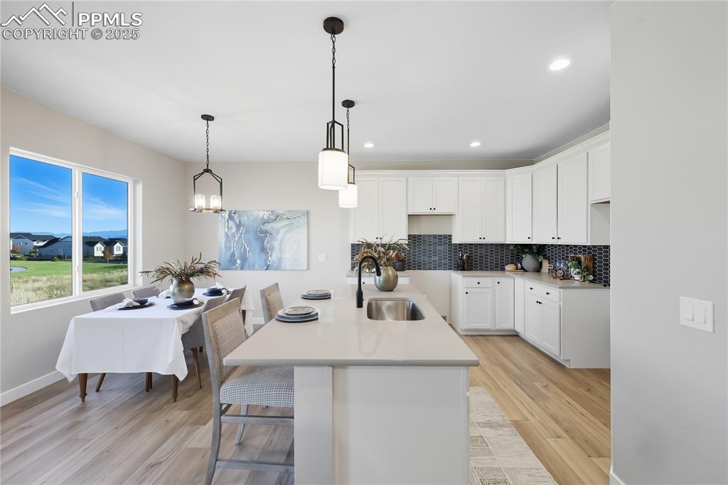 Image 5 of 40: Kitchen