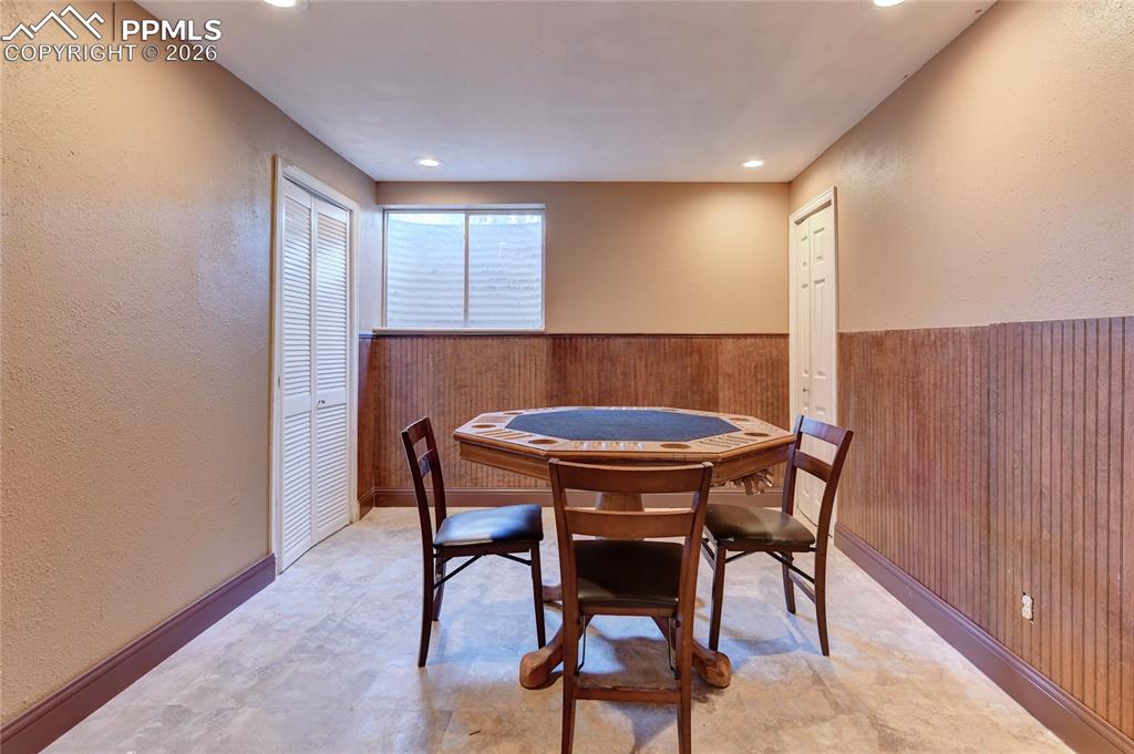 Image 18 of 29: Dining Area