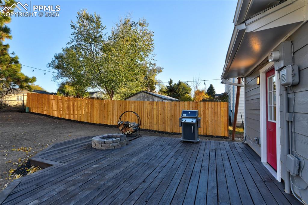 Image 23 of 29: Deck