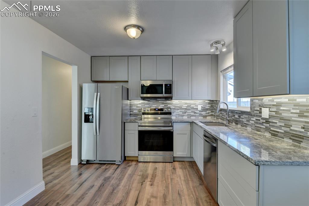 Image 5 of 29: Kitchen