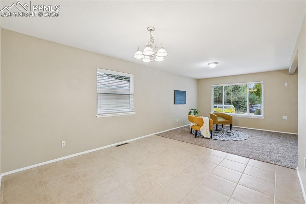 Image 12 of 29: Dining Area