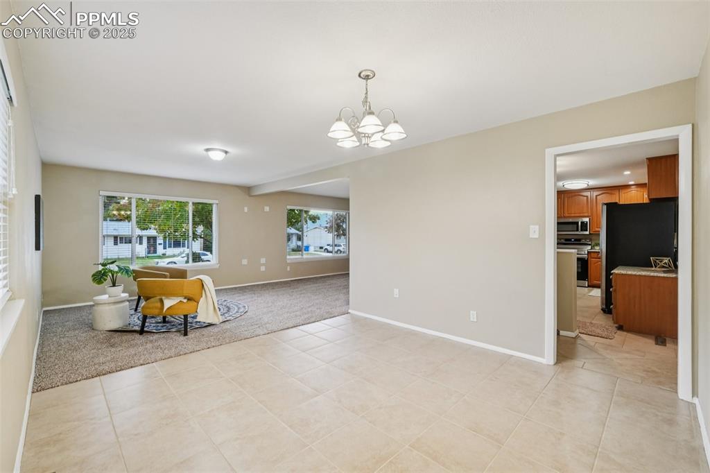 Image 14 of 29: Dining Area