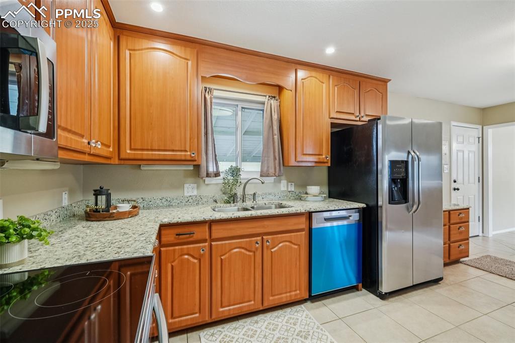 Image 7 of 29: Kitchen