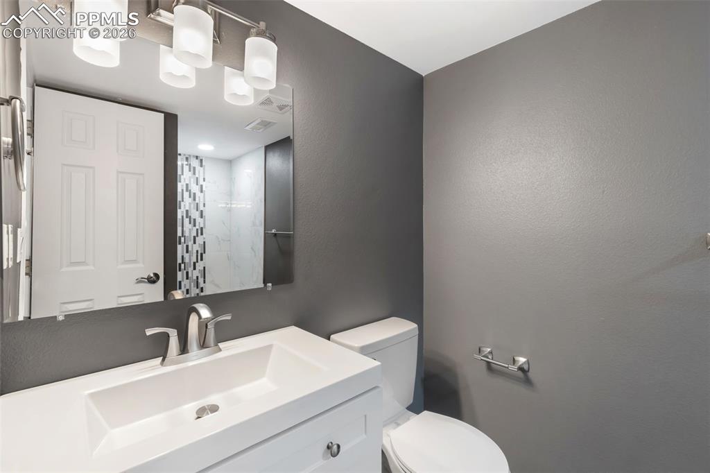 Image 11 of 17: Bathroom