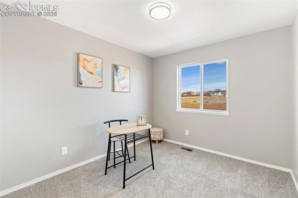 Image 14 of 17: Office