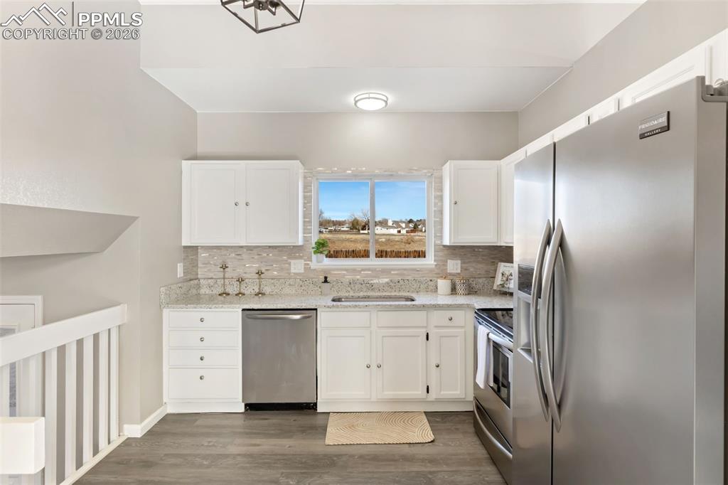 Image 5 of 17: Kitchen