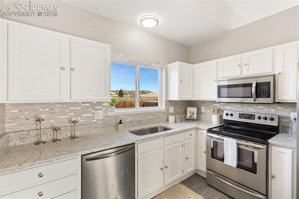 Image 6 of 17: Kitchen