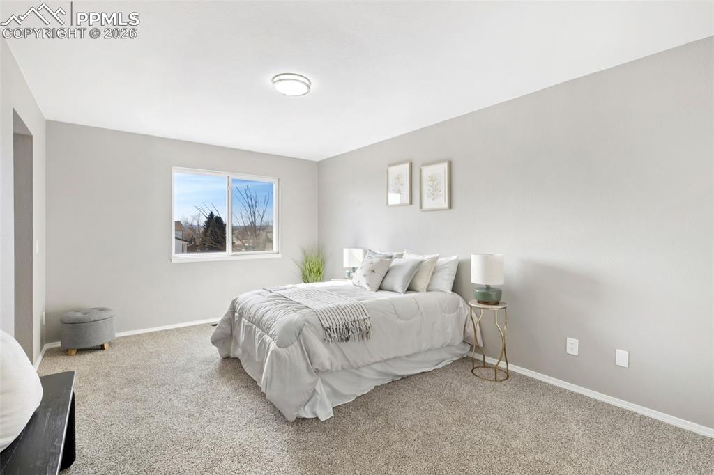 Image 8 of 17: Bedroom