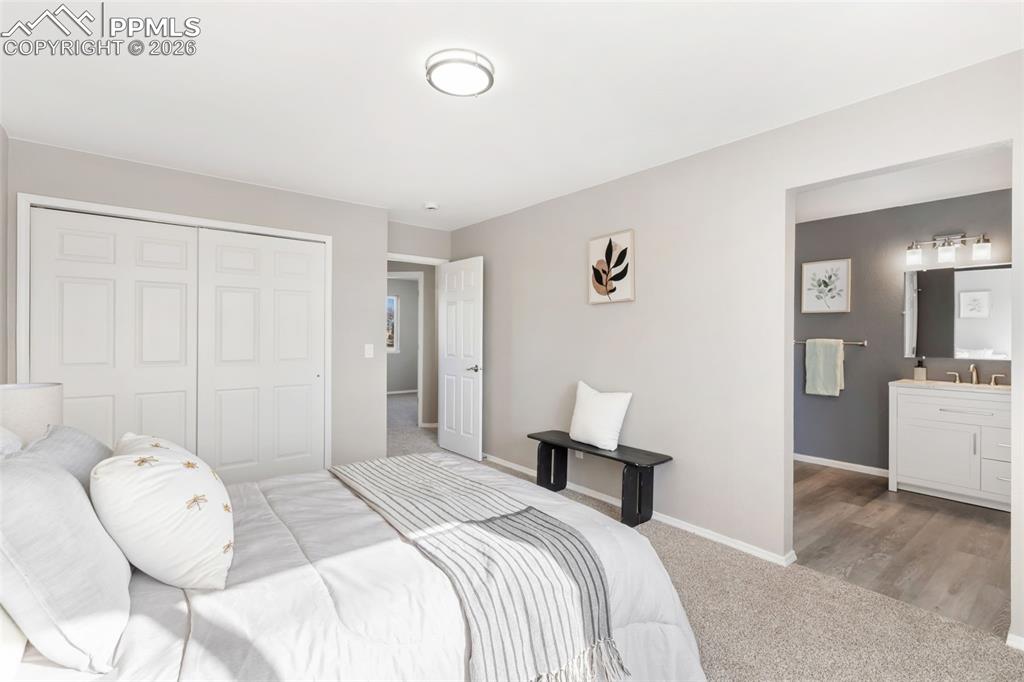 Image 9 of 17: Bedroom