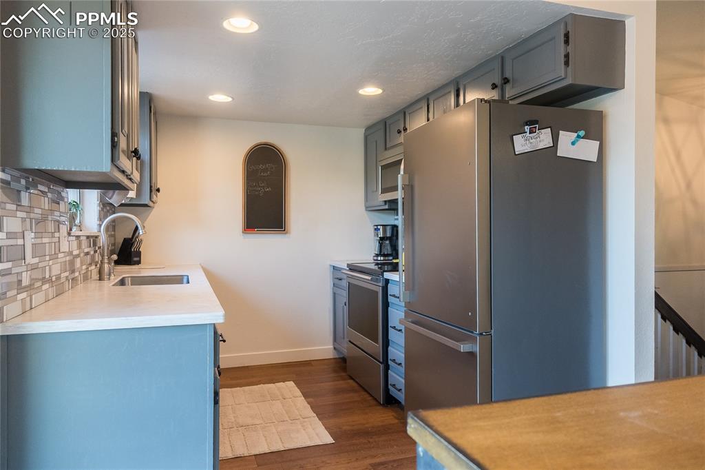 Image 10 of 37: Kitchen