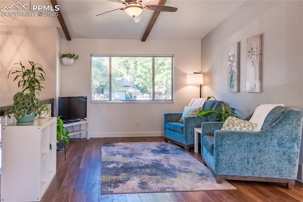Image 6 of 37: Sitting Room