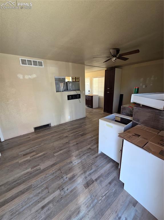 Image 4 of 13: Kitchen