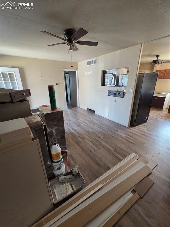 Image 5 of 13: Living Room